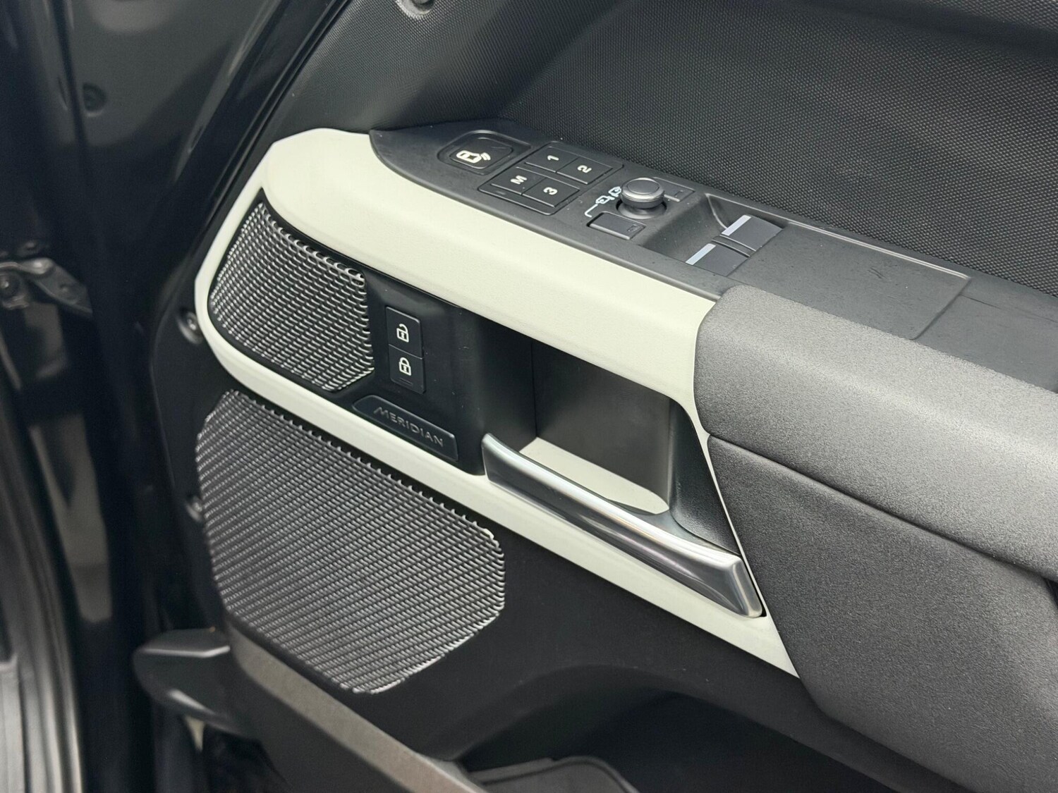 Used Land Rover Defender 2021 for sale - 77574369: Photo 25