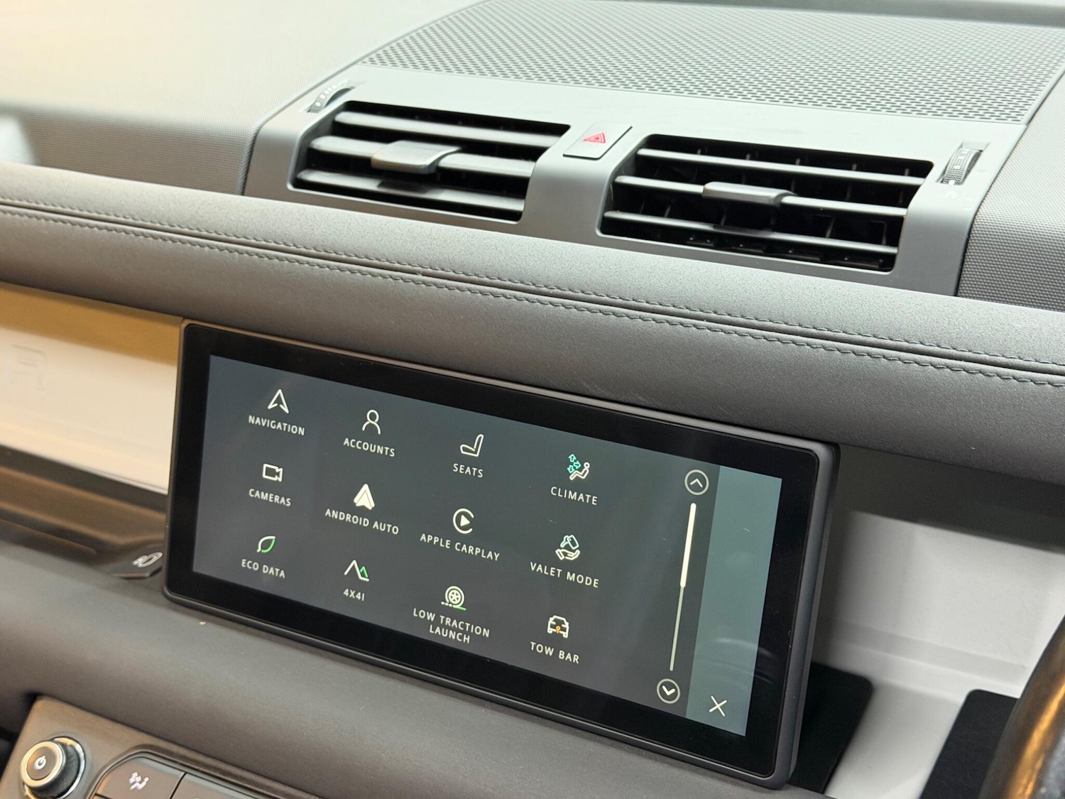 Used Land Rover Defender 90 2021 for sale - 77109813: Photo 30