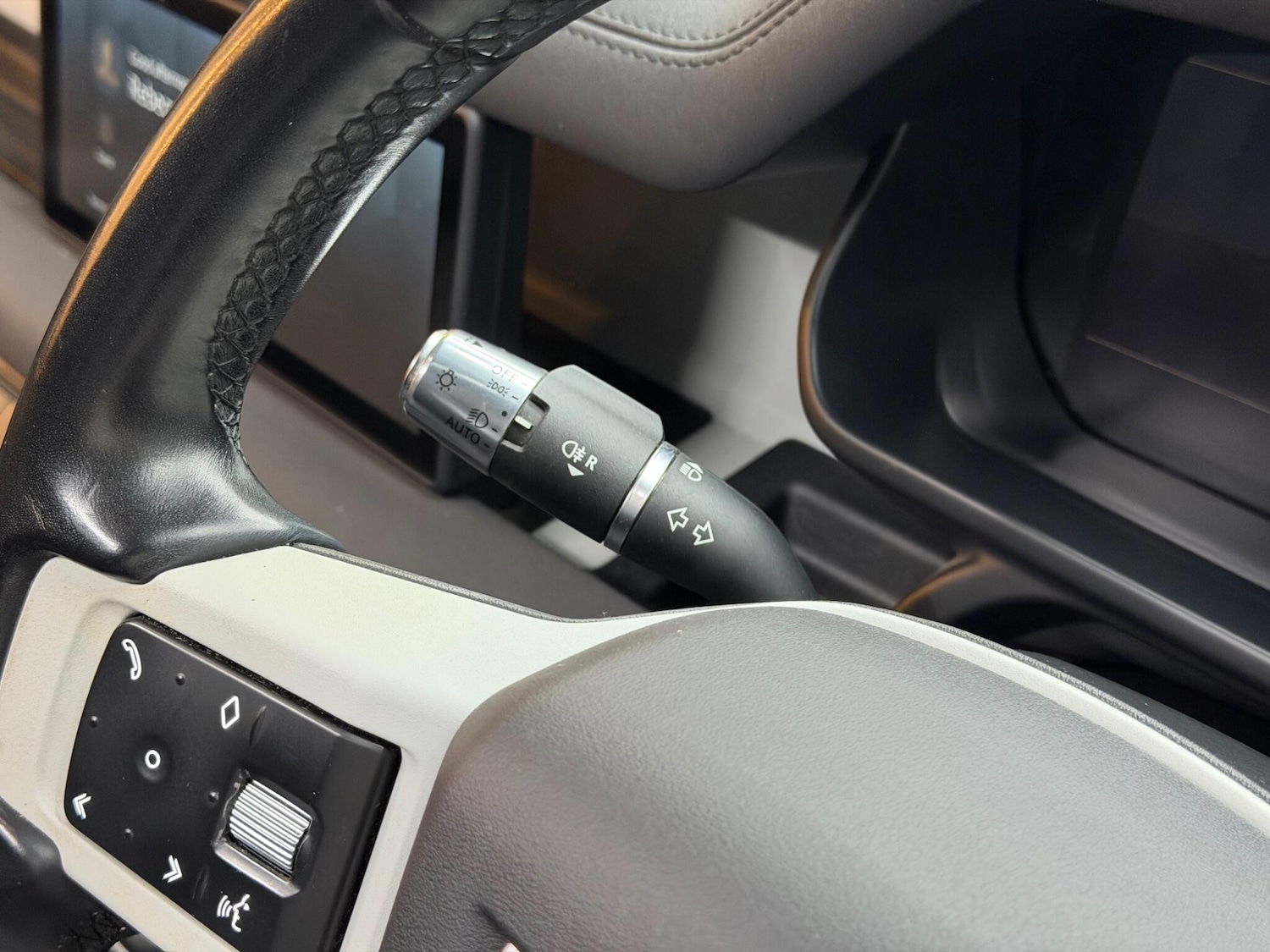 Used Land Rover Defender 90 2021 for sale - 77109813: Photo 41