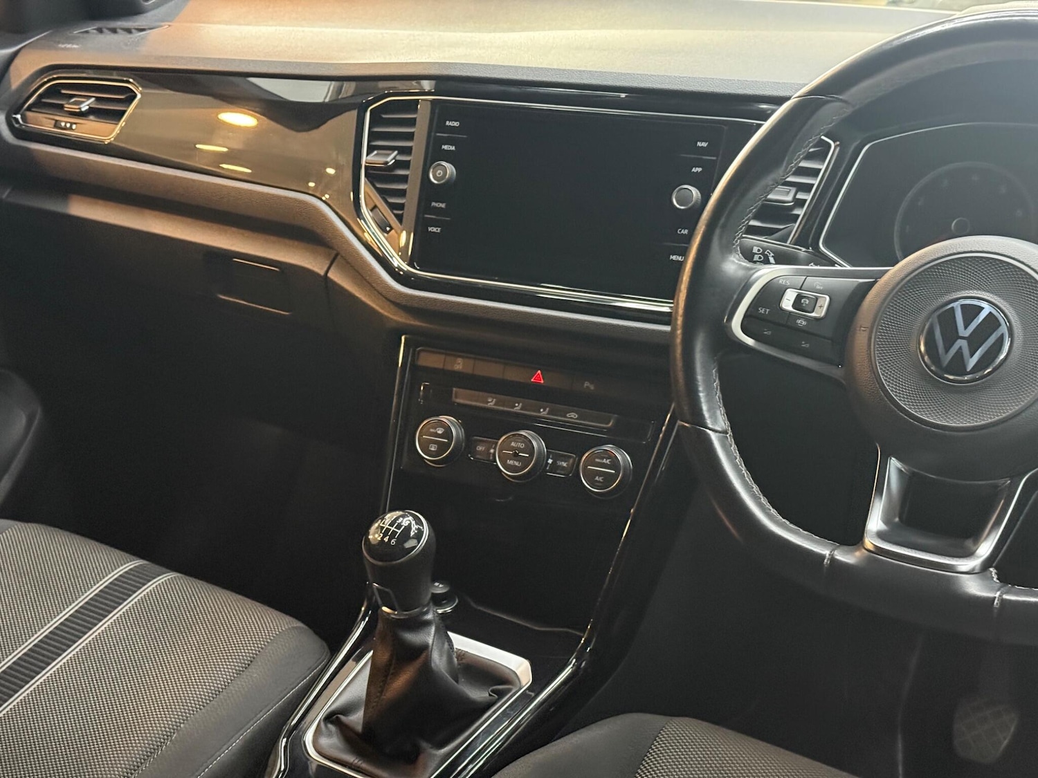 Used Volkswagen T-Roc 2021 for sale - 76307197: Photo 11