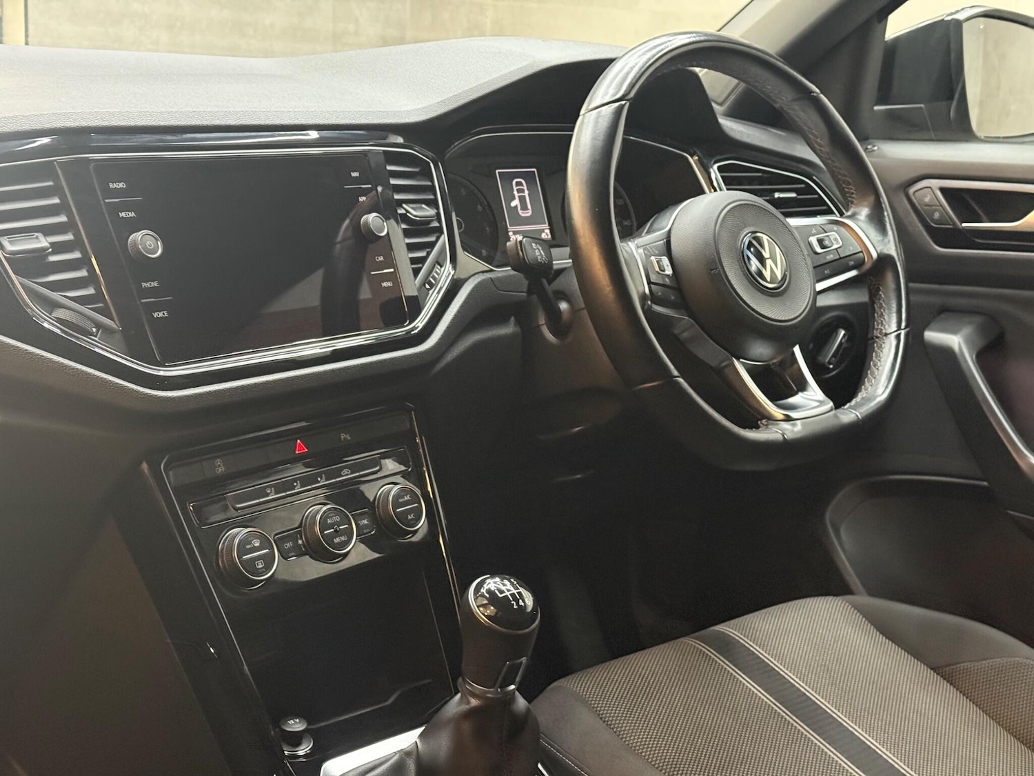 Used Volkswagen T-Roc 2021 for sale - 76307197: Photo 12