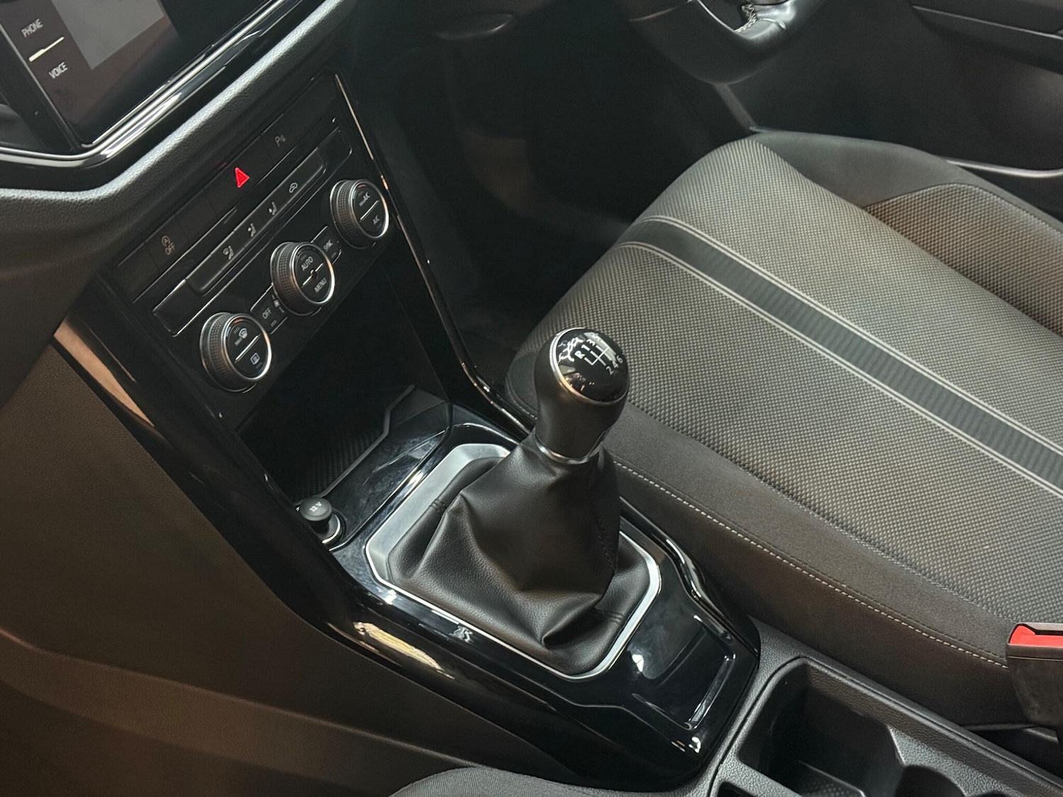 Used Volkswagen T-Roc 2021 for sale - 76307197: Photo 16