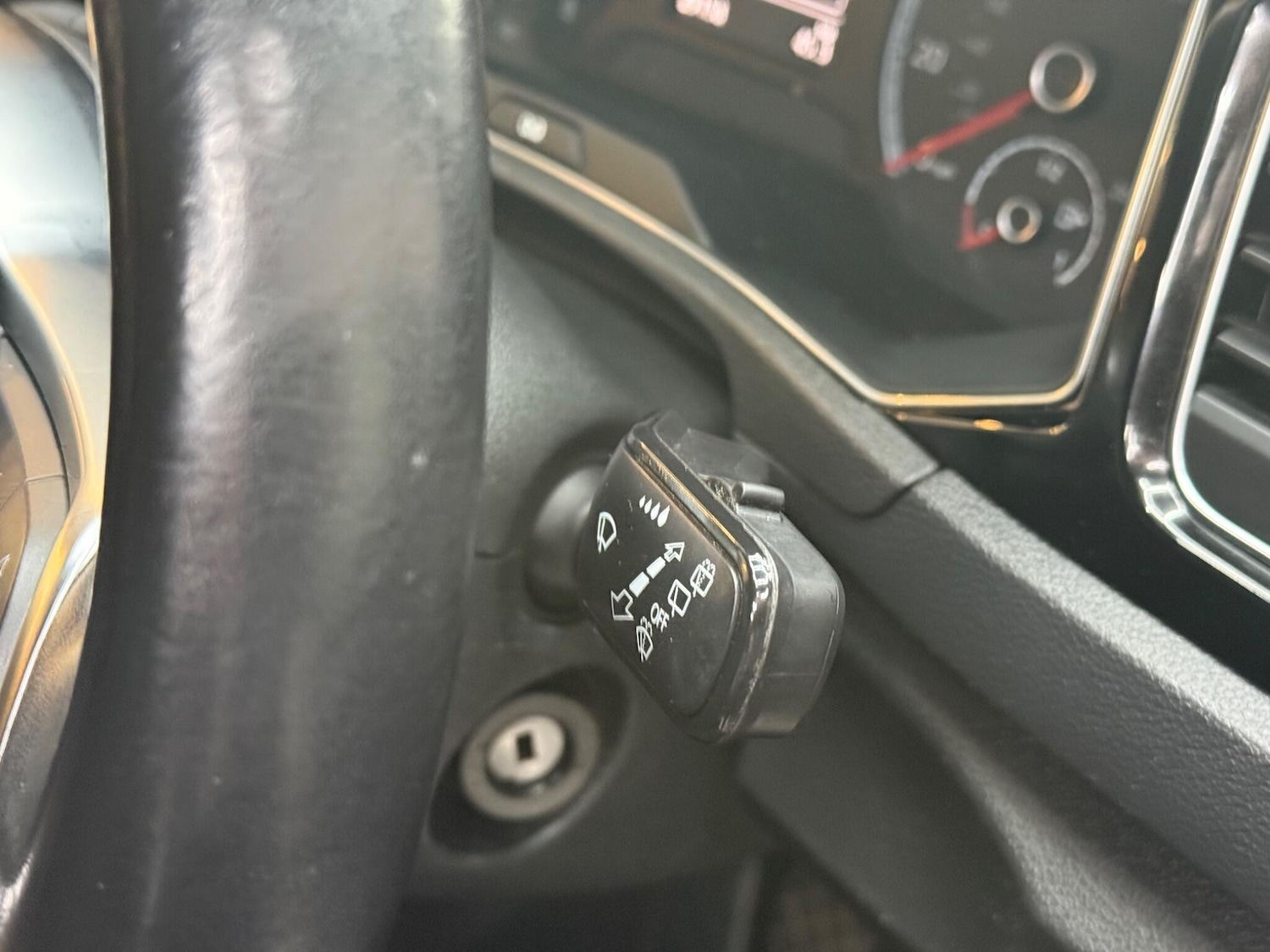 Used Volkswagen T-Roc 2021 for sale - 76307197: Photo 25