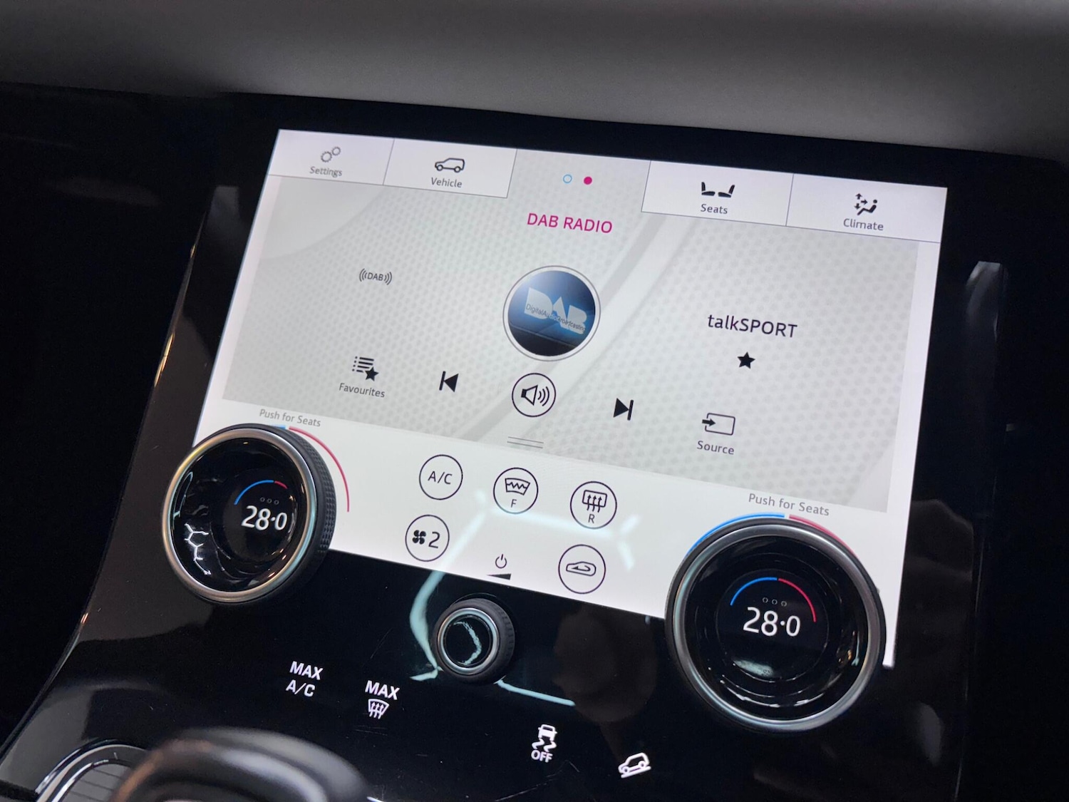Used Land Rover Range Rover Evoque 2019 for sale - 76337529: Photo 71