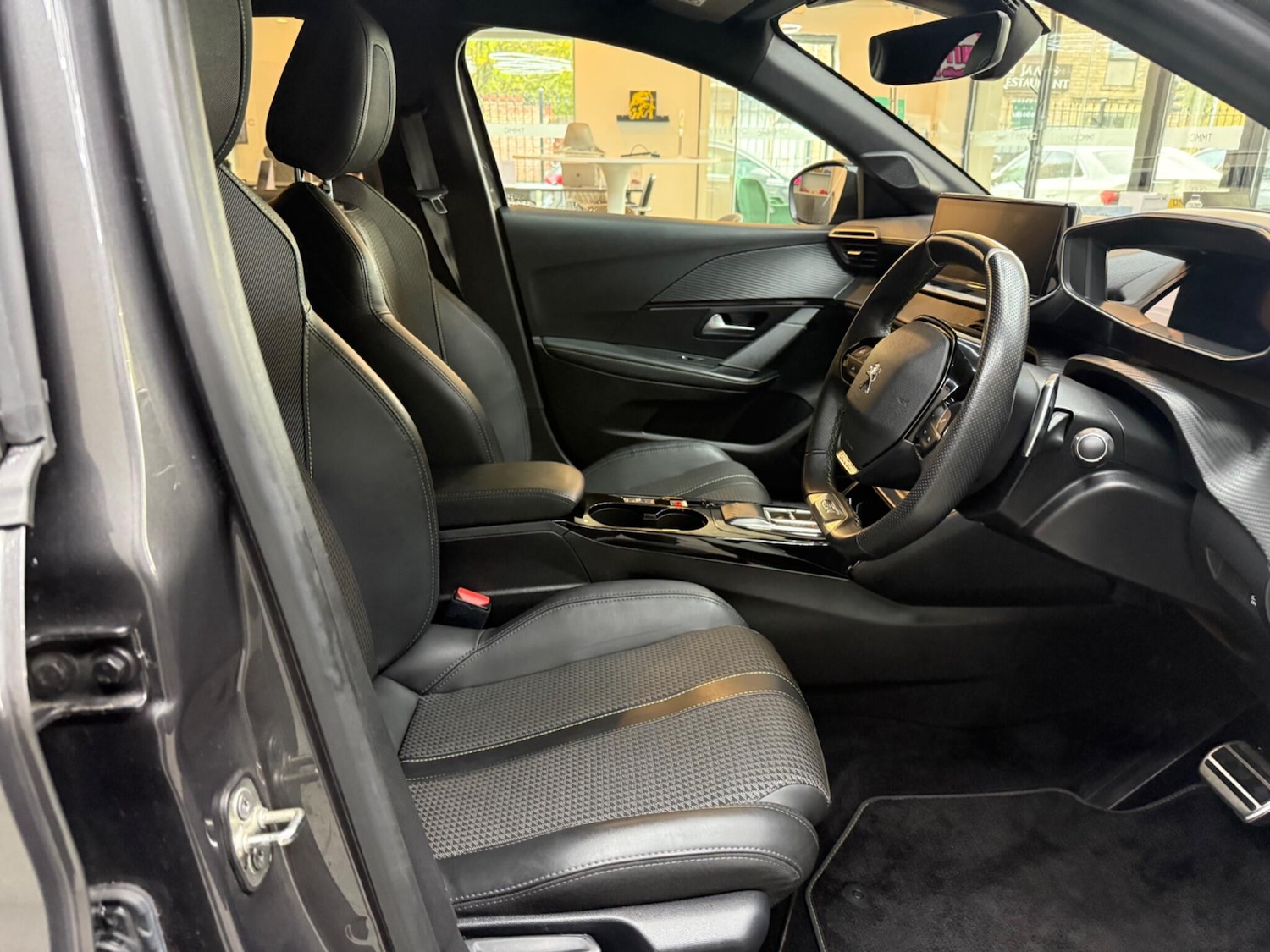 Used Peugeot 208 2023 for sale - 76370089: Photo 12