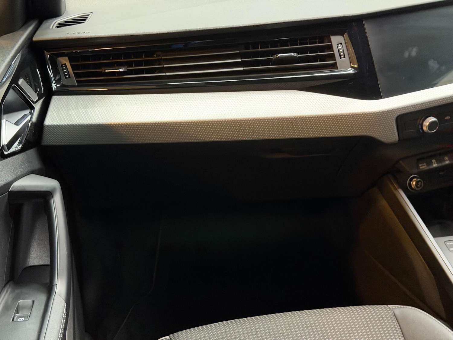 Used Audi A1 for sale - 77016851: Photo 52