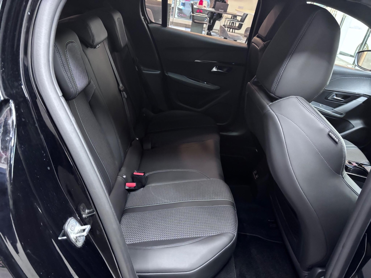 Used Peugeot 208 2023 for sale - 77074142: Photo 25