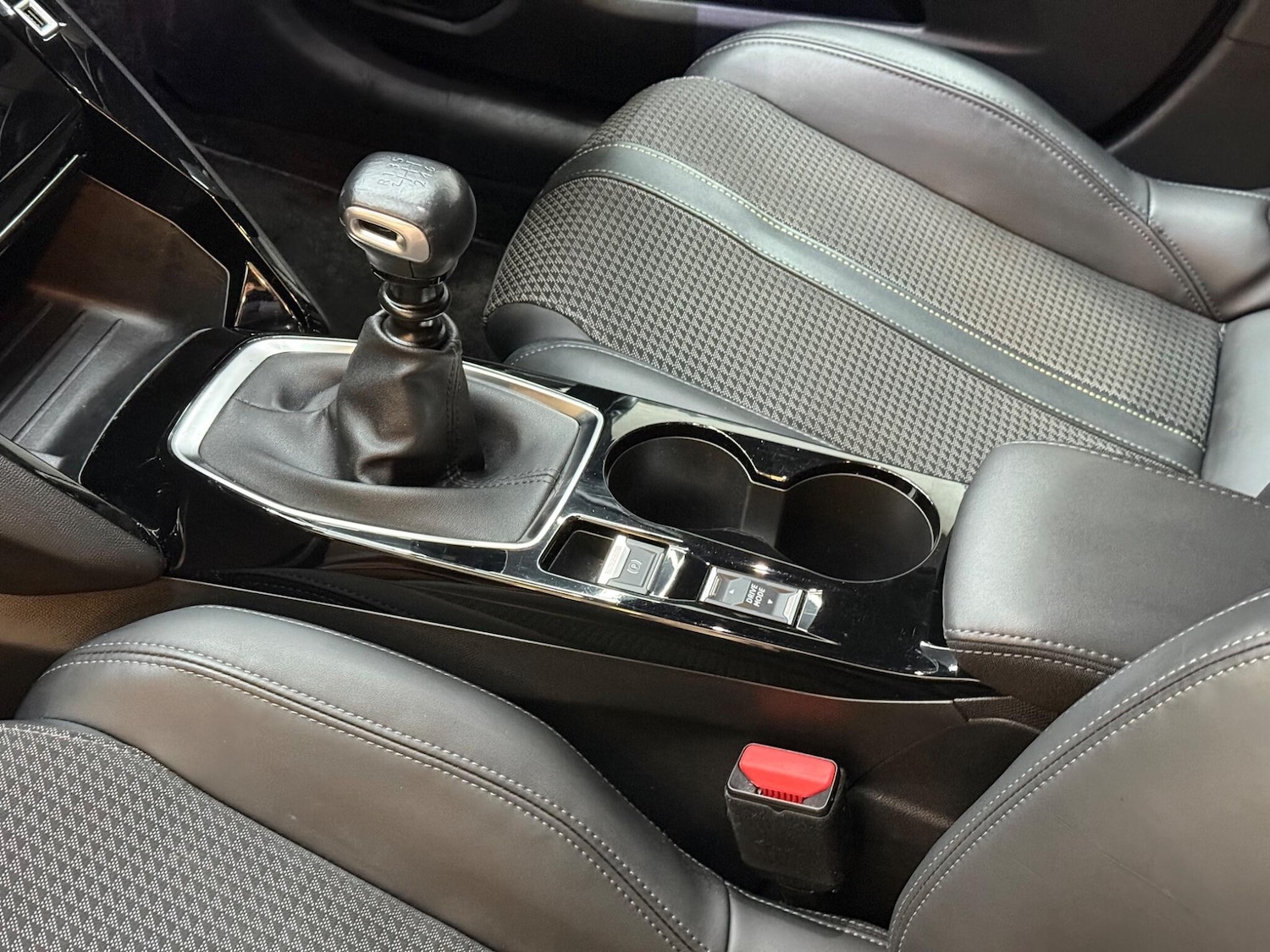 Used Peugeot 208 for sale - 77242851: Photo 41