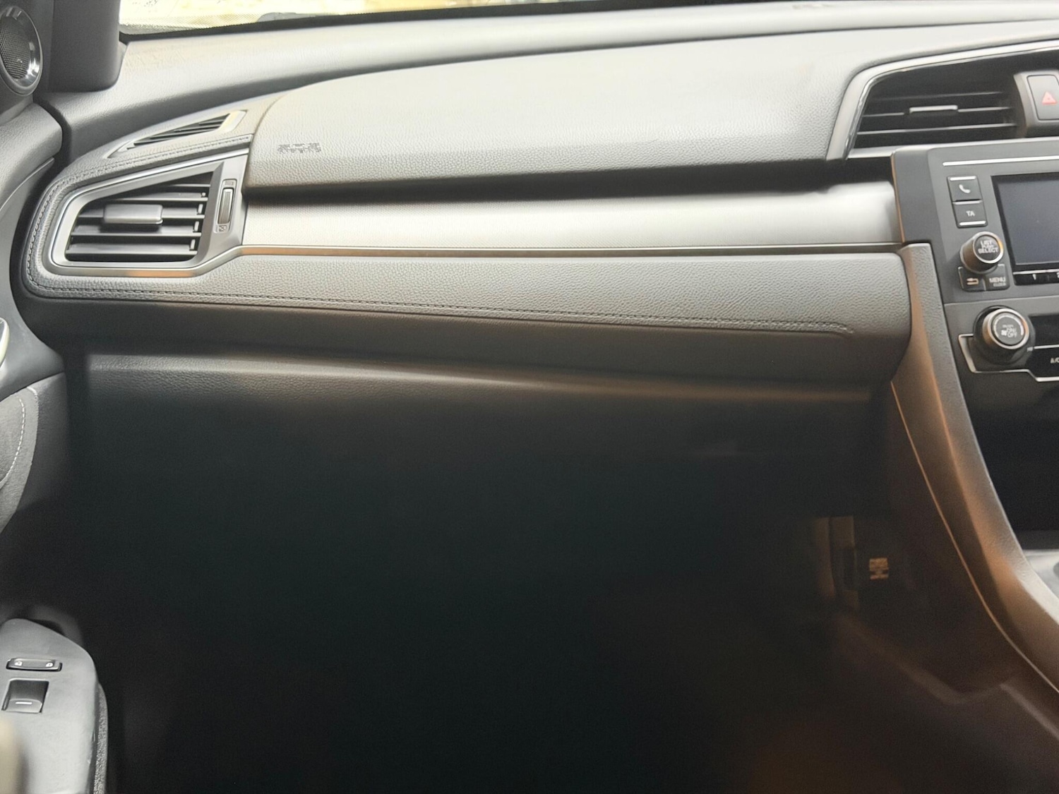 Used Honda Civic 2018 for sale - 77683816: Photo 39