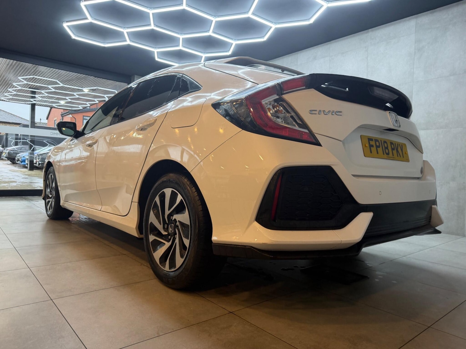 Used Honda Civic 2018 for sale - 77683816: Photo 5