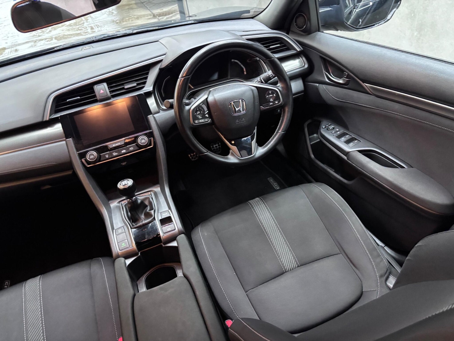 Used Honda Civic 2018 for sale - 77468000: Photo 10