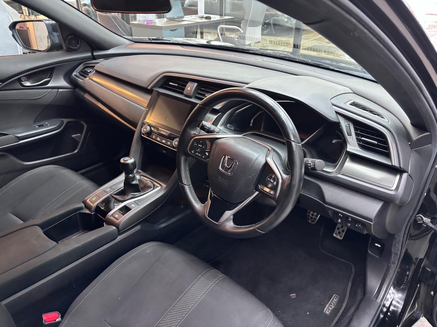 Used Honda Civic 2018 for sale - 77468000: Photo 13