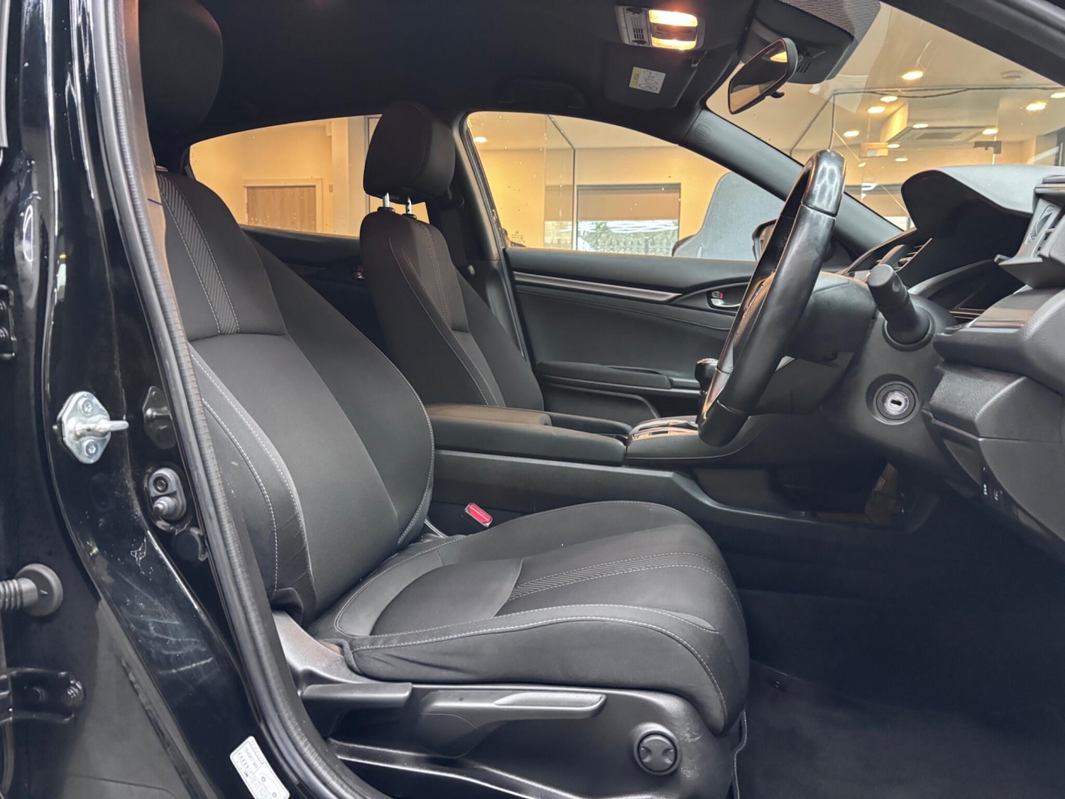 Used Honda Civic 2018 for sale - 77468000: Photo 17