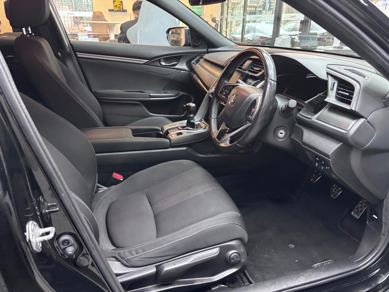 Used Honda Civic 2018 for sale - 77468000: Photo 18