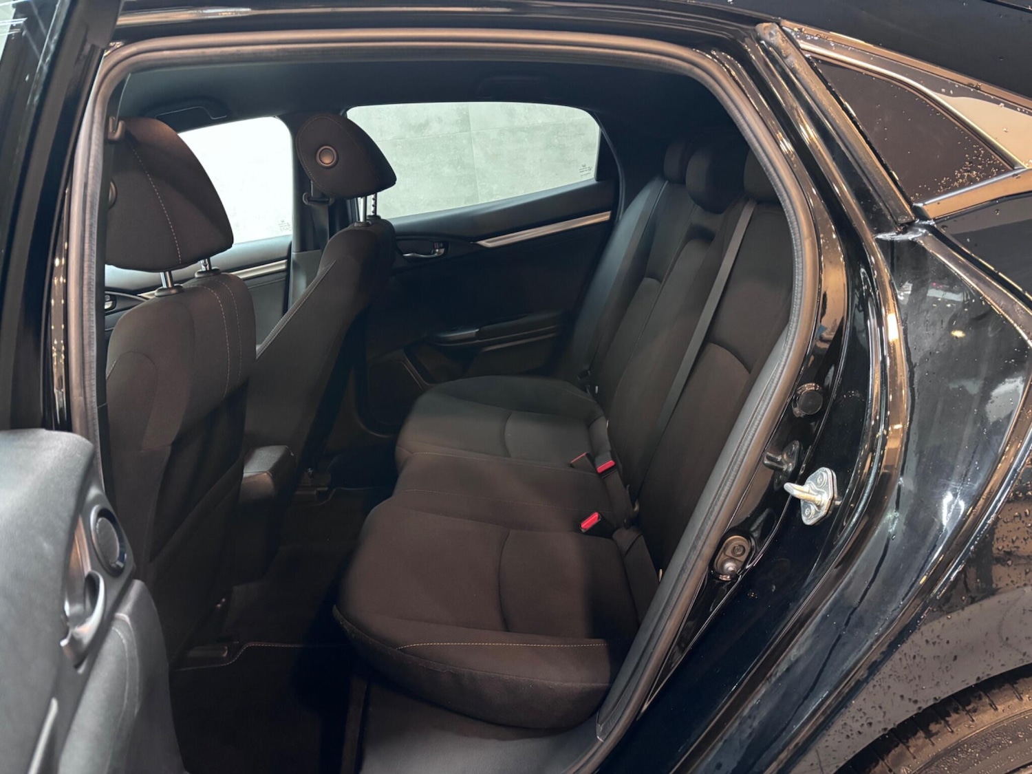 Used Honda Civic 2018 for sale - 77468000: Photo 19