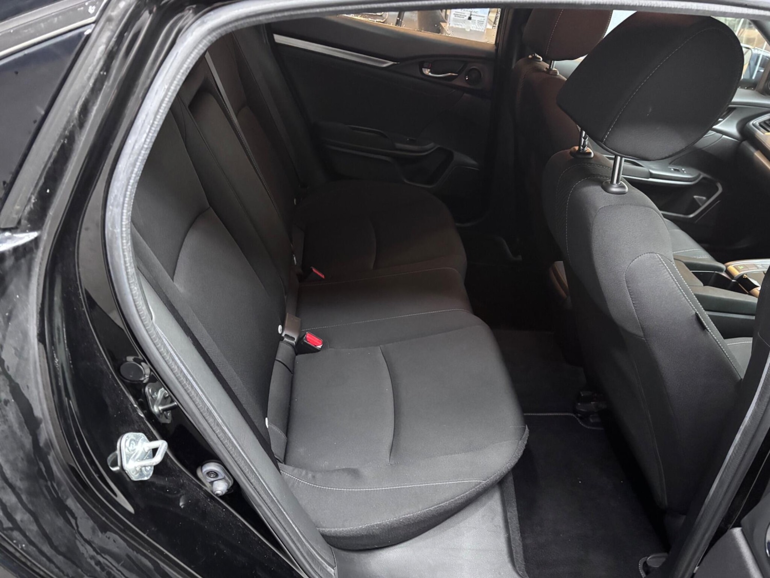 Used Honda Civic 2018 for sale - 77468000: Photo 21