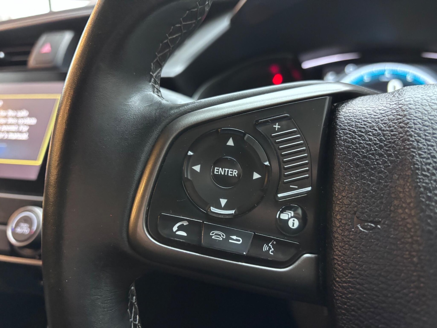 Used Honda Civic 2018 for sale - 77468000: Photo 29