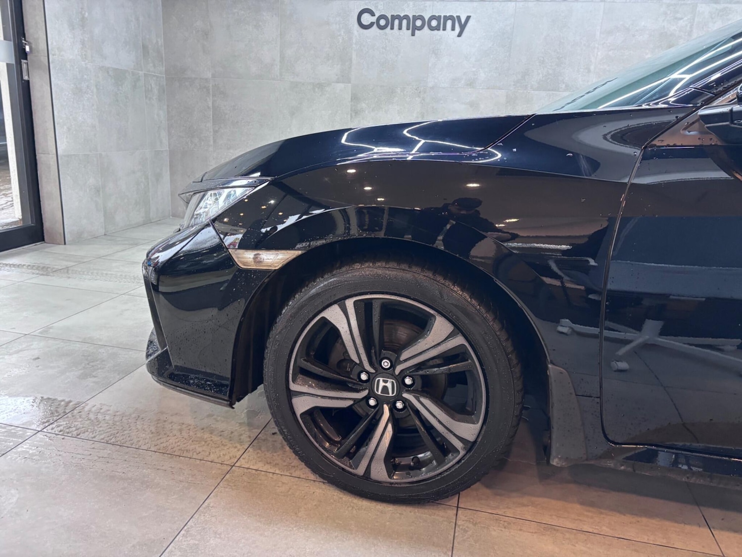 Used Honda Civic 2018 for sale - 77468000: Photo 35