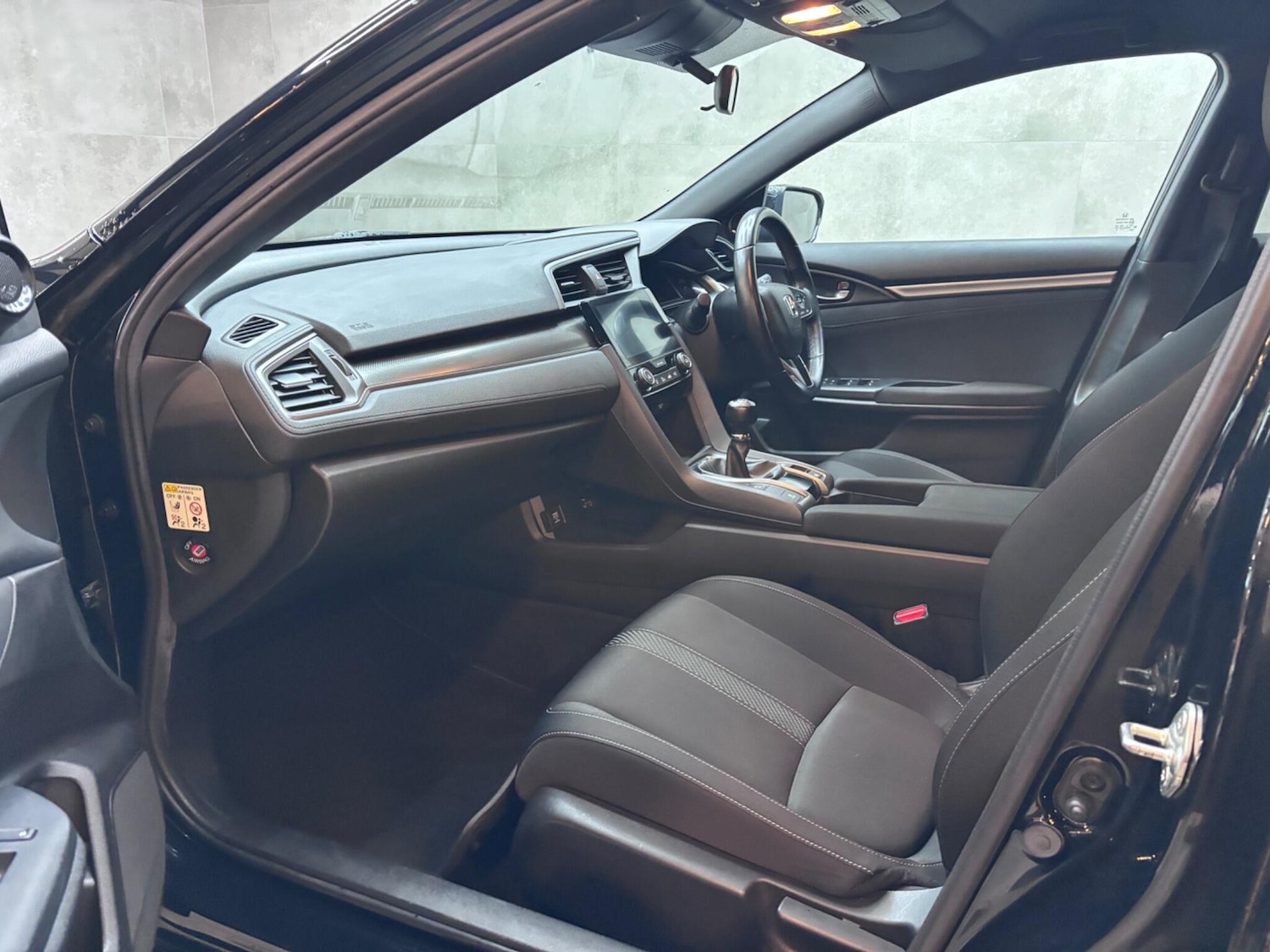 Used Honda Civic 2018 for sale - 77468000: Photo 44