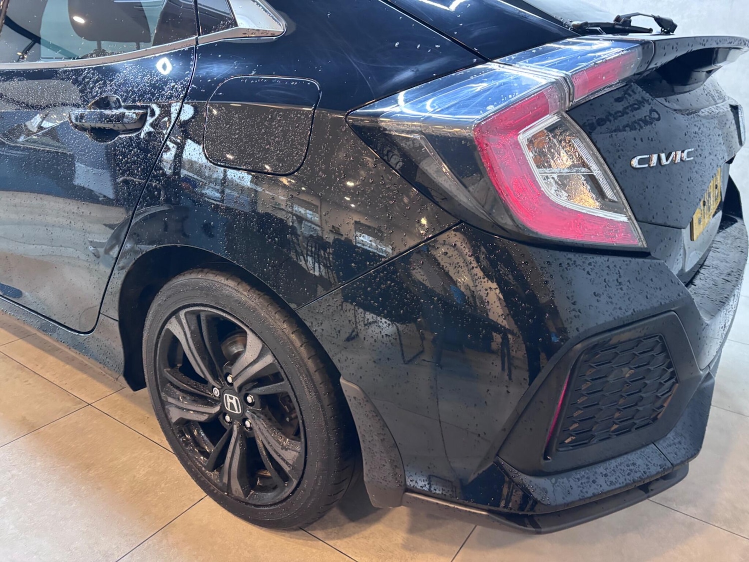 Used Honda Civic 2018 for sale - 77468000: Photo 49