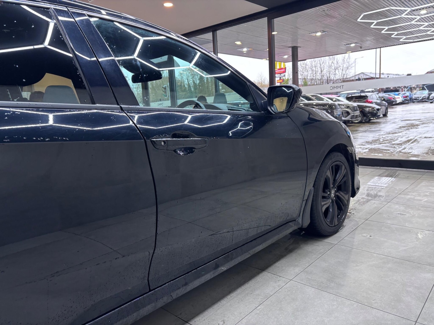 Used Honda Civic 2018 for sale - 77468000: Photo 57