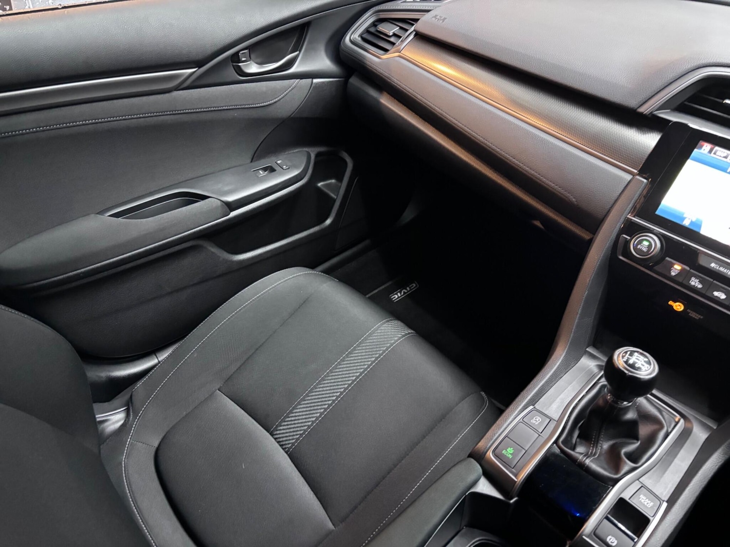 Used Honda Civic 2018 for sale - 77468000: Photo 61