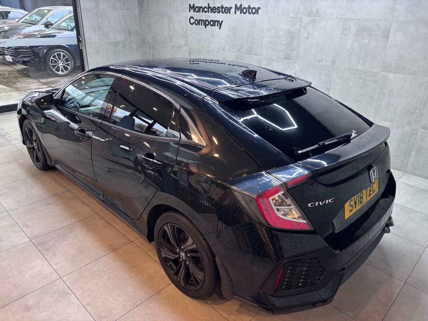 Used Honda Civic 2018 for sale - 77468000: Photo 8