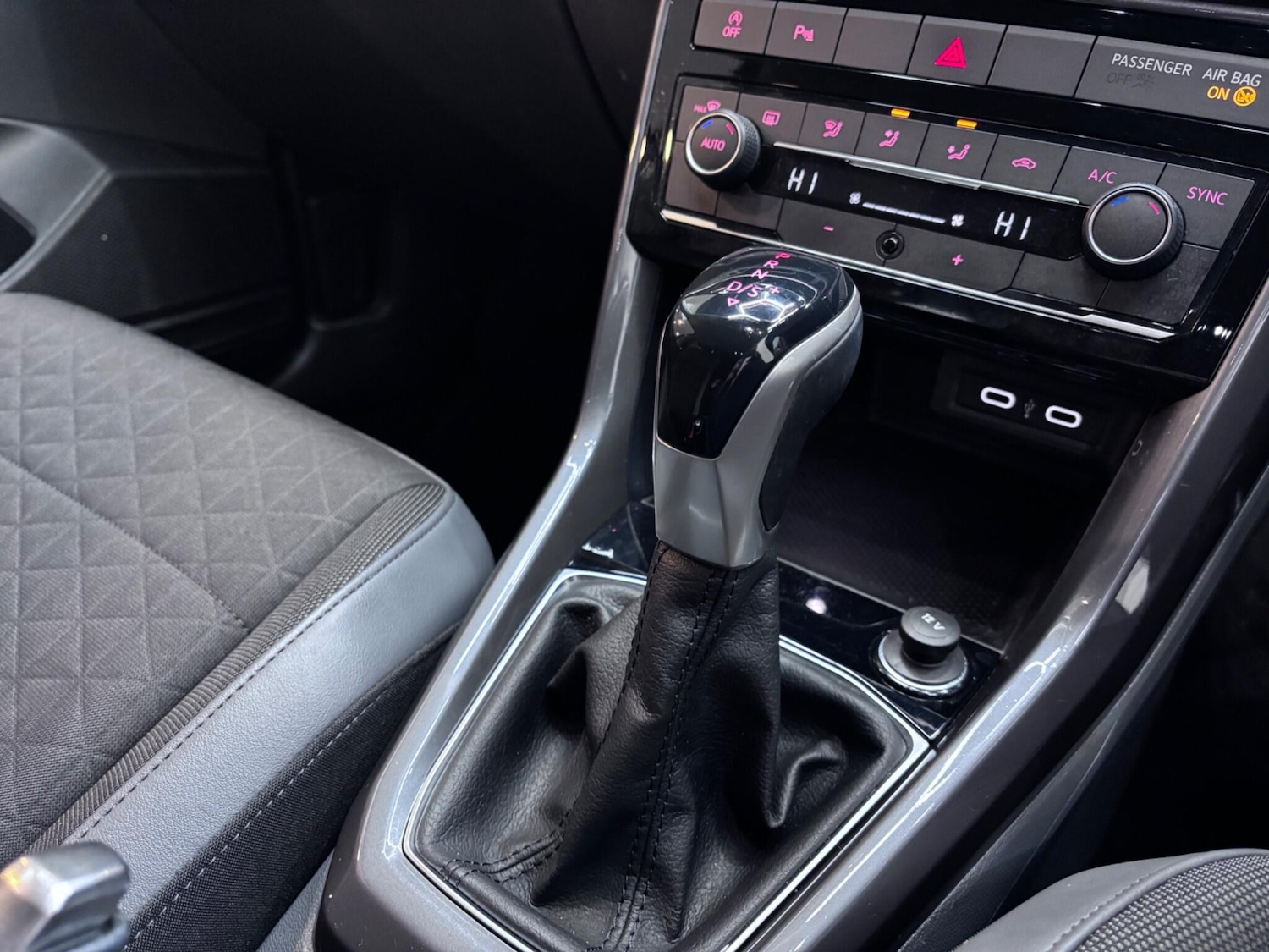 Used Volkswagen T-Cross for sale - 77344015: Photo 17