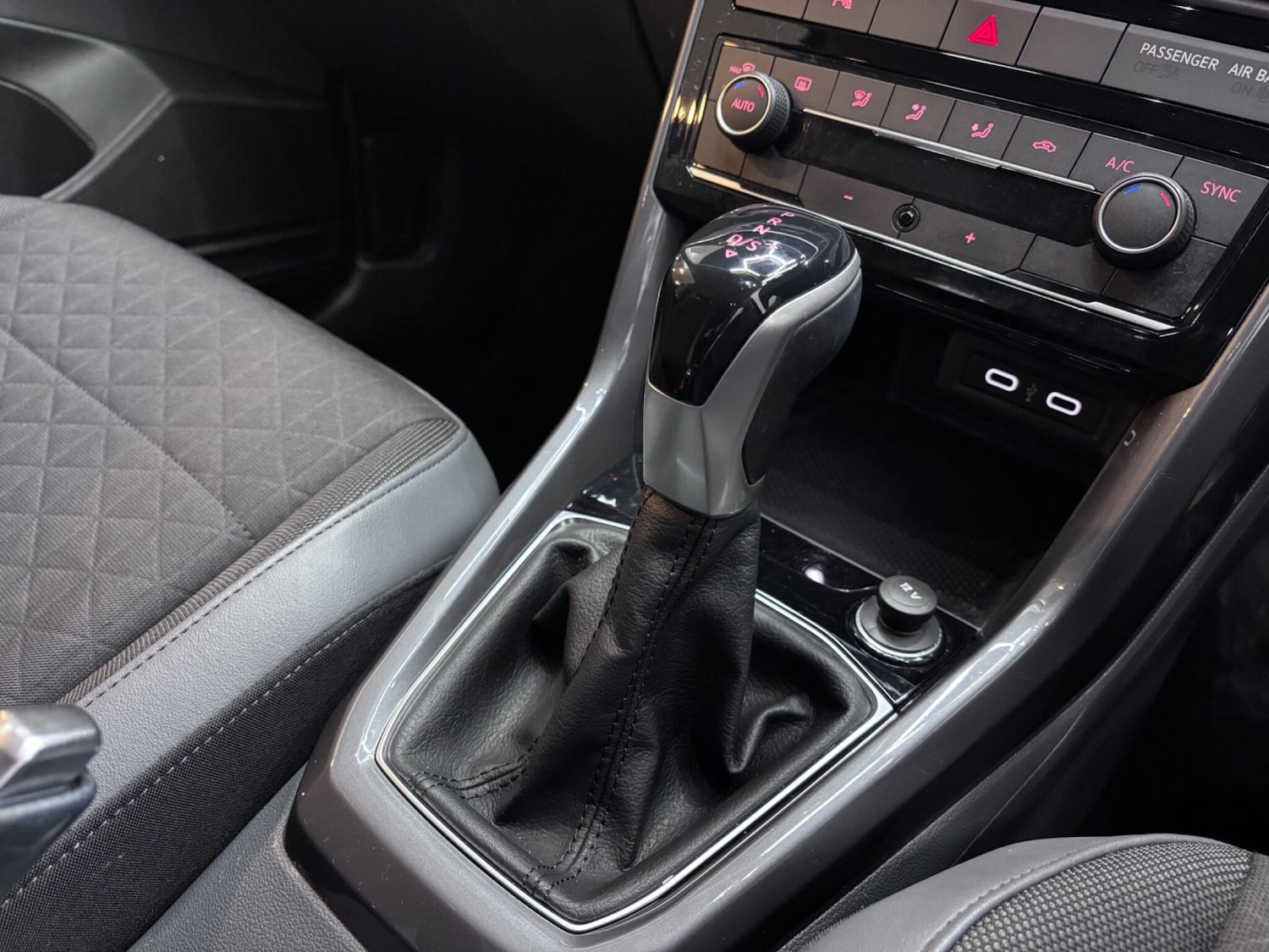 Used Volkswagen T-Cross for sale - 77344015: Photo 20