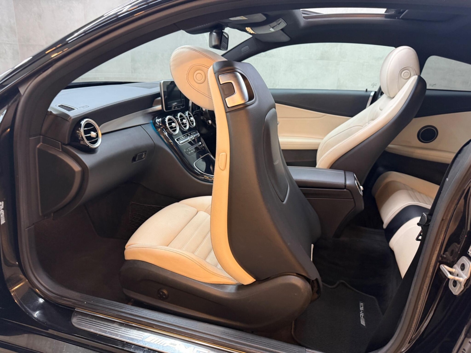 Used Mercedes-Benz C Class 2018 for sale - 77081834: Photo 35