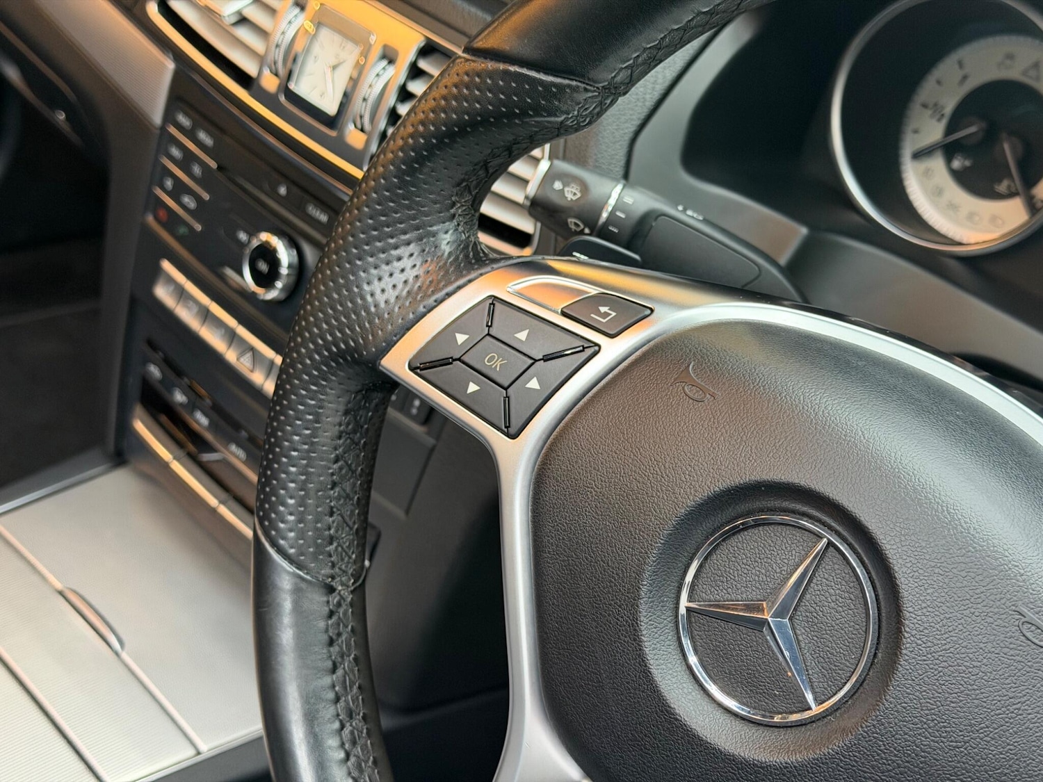 Used Mercedes-Benz E Class for sale - 77238365: Photo 17