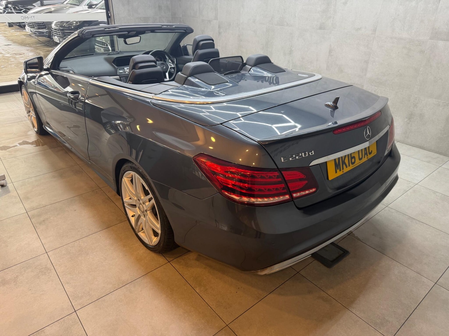 Used Mercedes-Benz E Class for sale - 77238365: Photo 2