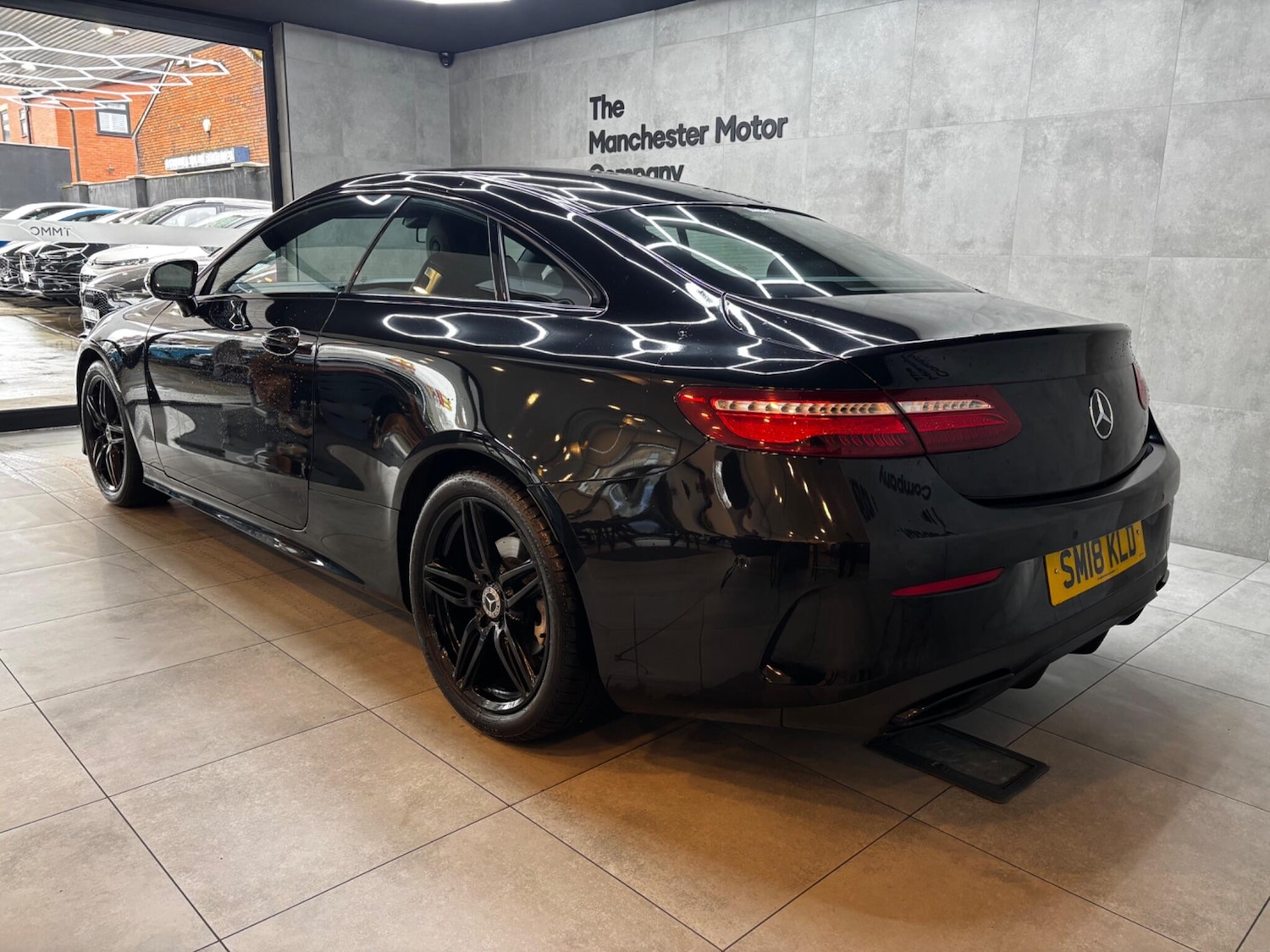 Used Mercedes-Benz E Class for sale - 78136411: Photo 2