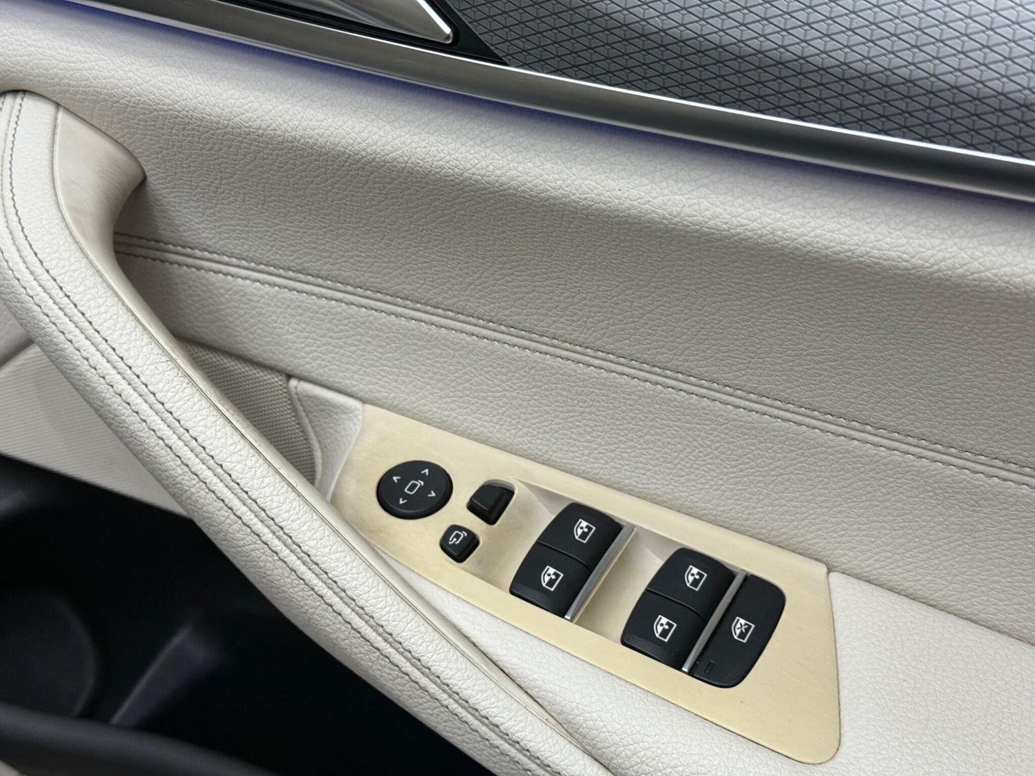 Used BMW 5 Series 2018 for sale - 76759556: Photo 30