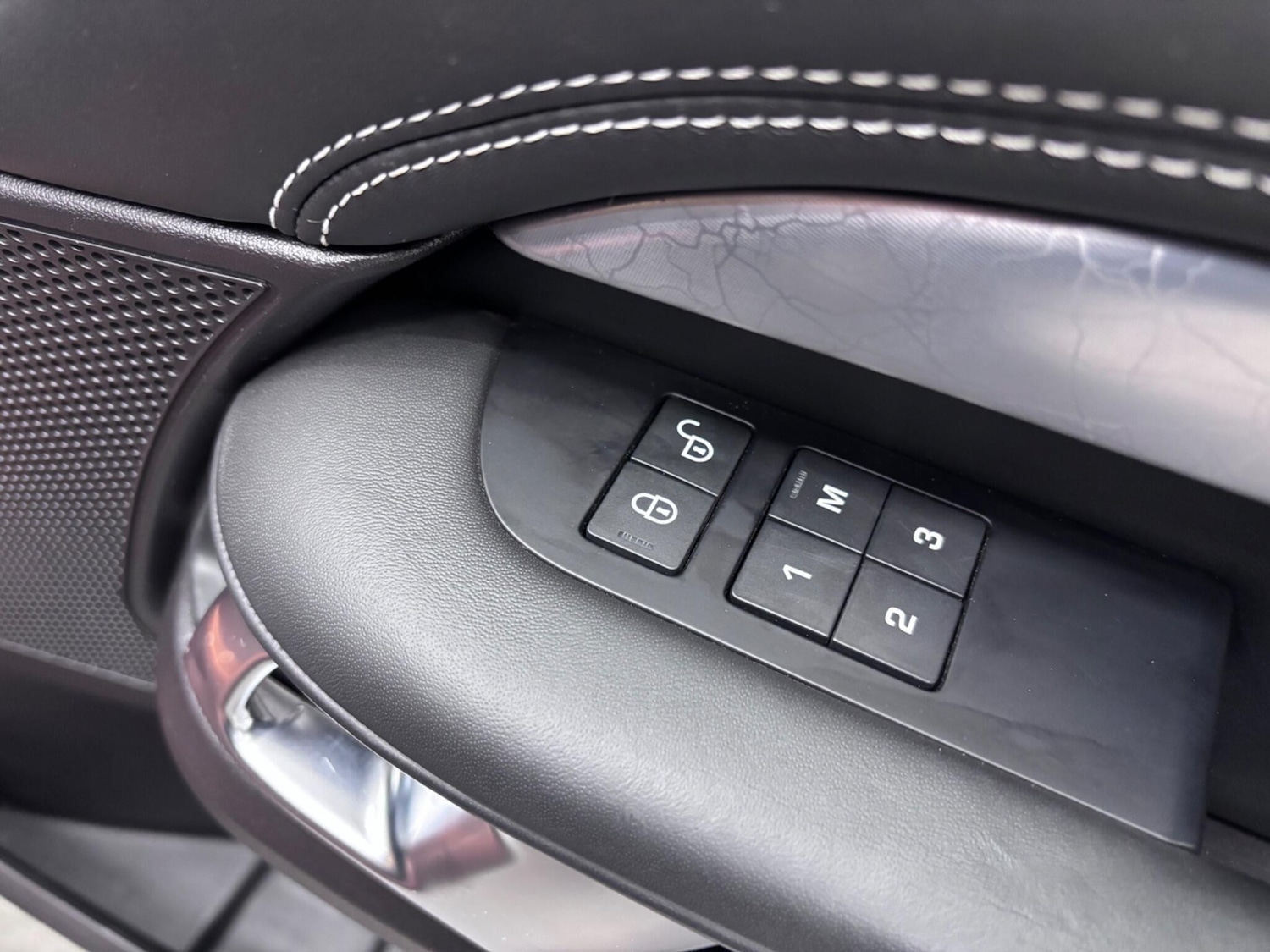 Used Land Rover Discovery 2017 for sale - 76432851: Photo 28