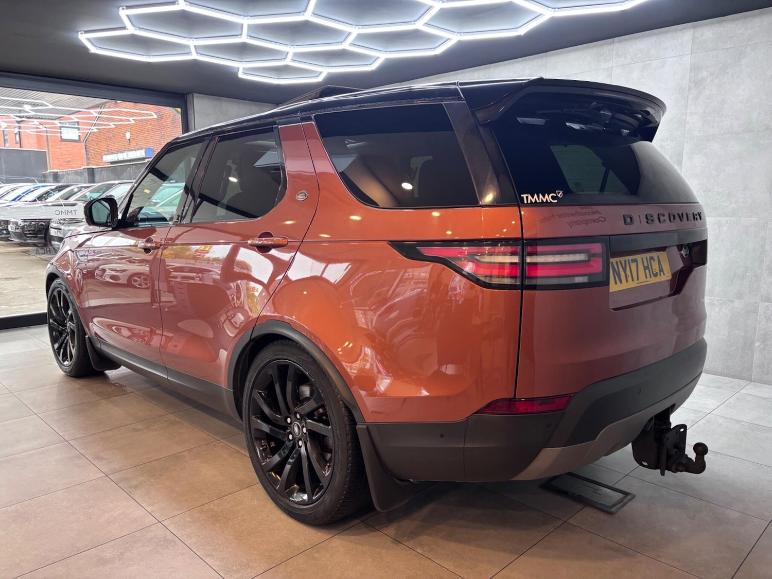 Used Land Rover Discovery 2017 for sale - 76432851: Photo 3