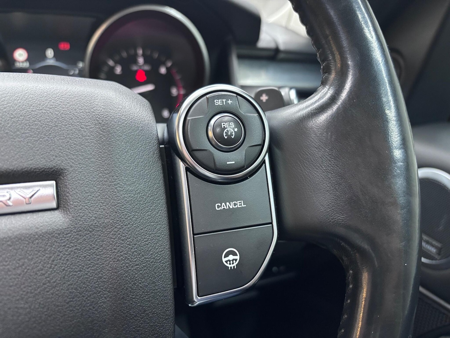 Used Land Rover Discovery 2017 for sale - 76432851: Photo 31