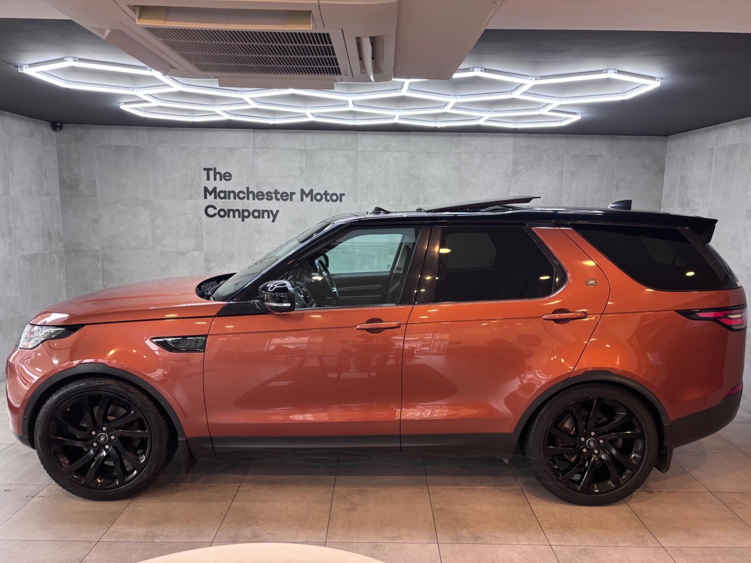 Used Land Rover Discovery 2017 for sale - 76432851: Photo 4