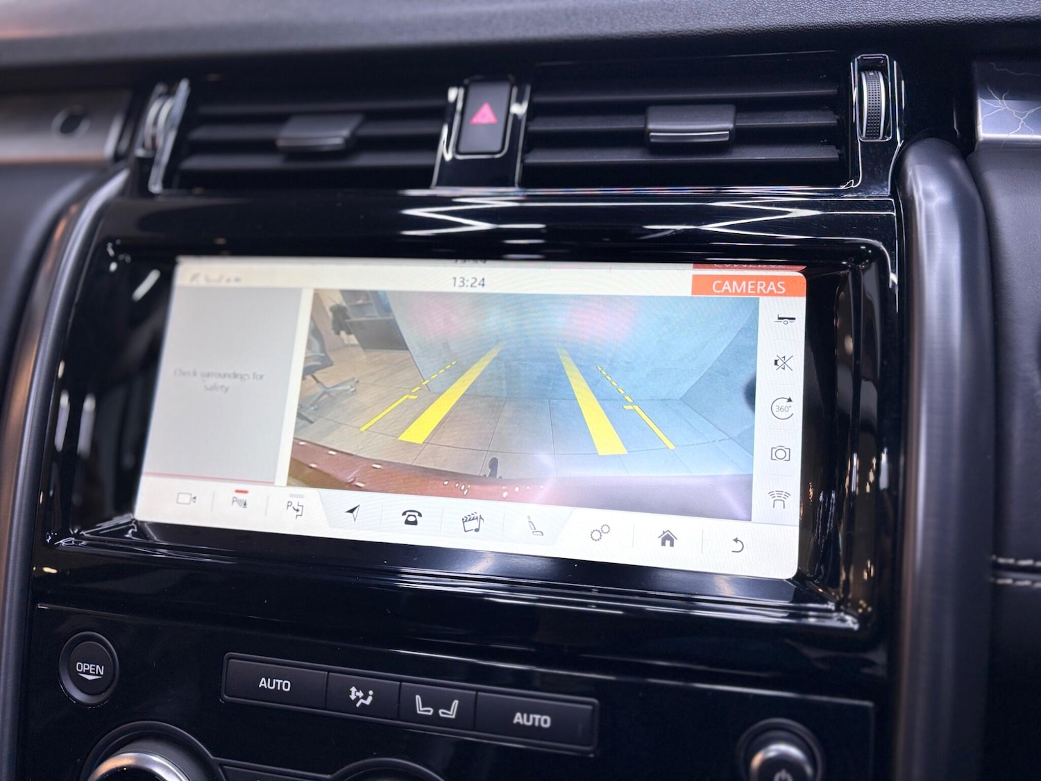 Used Land Rover Discovery 2017 for sale - 76432851: Photo 43