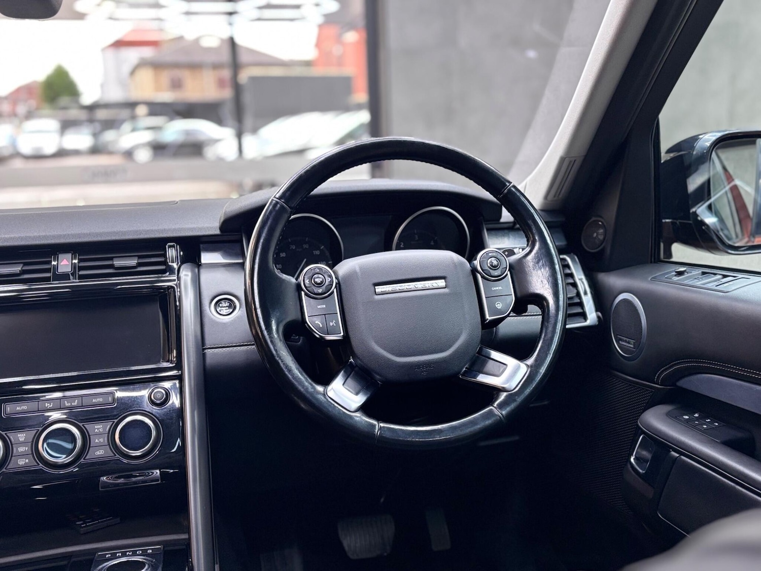 Used Land Rover Discovery 2017 for sale - 76432851: Photo 49