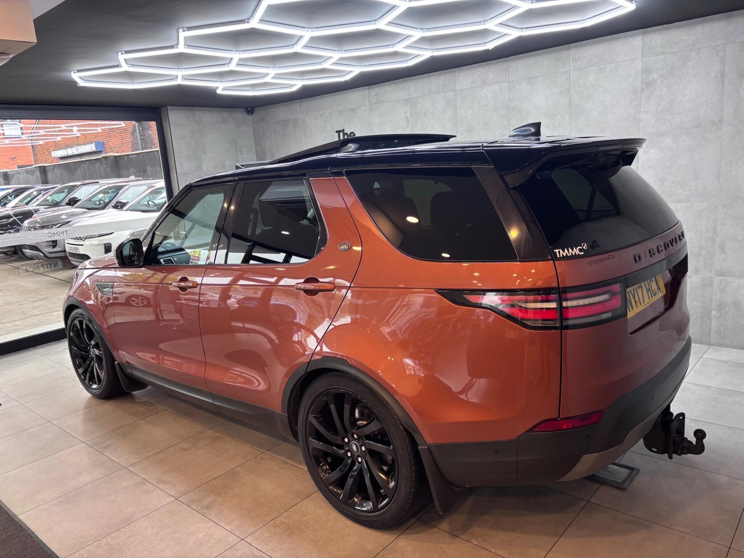 Used Land Rover Discovery 2017 for sale - 76432851: Photo 6