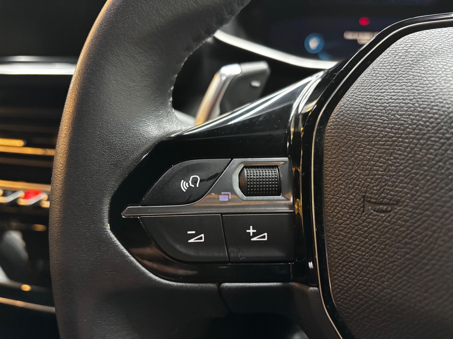 Used Peugeot 2008 2023 for sale - 78101011: Photo 29