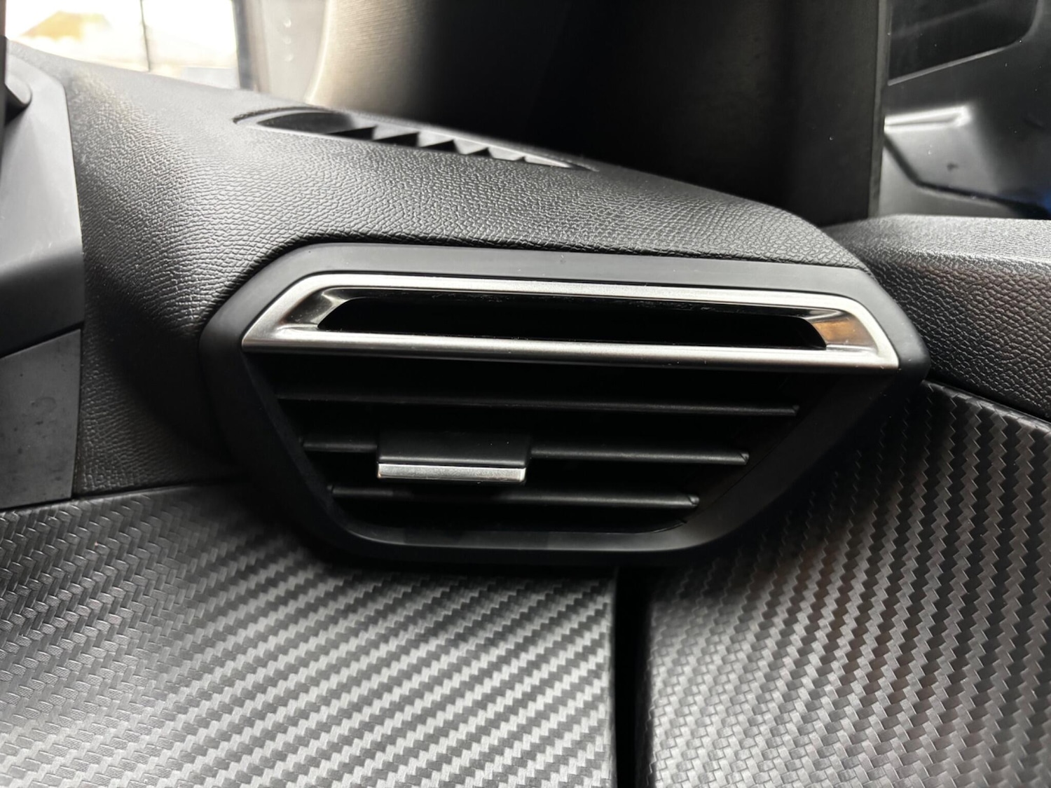 Used Peugeot 2008 2023 for sale - 78101011: Photo 64