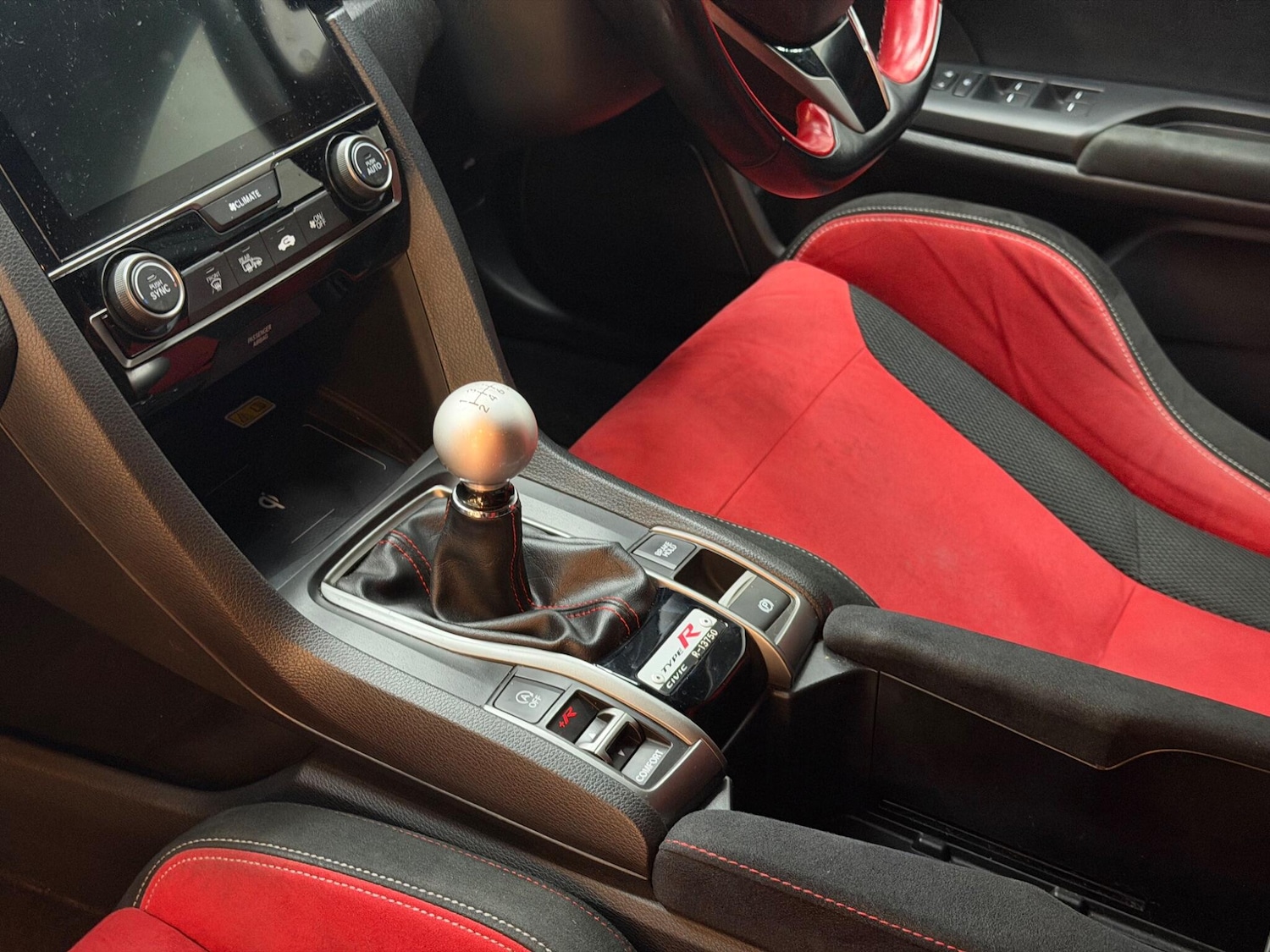 Used Honda Civic 2018 for sale - 77098204: Photo 18