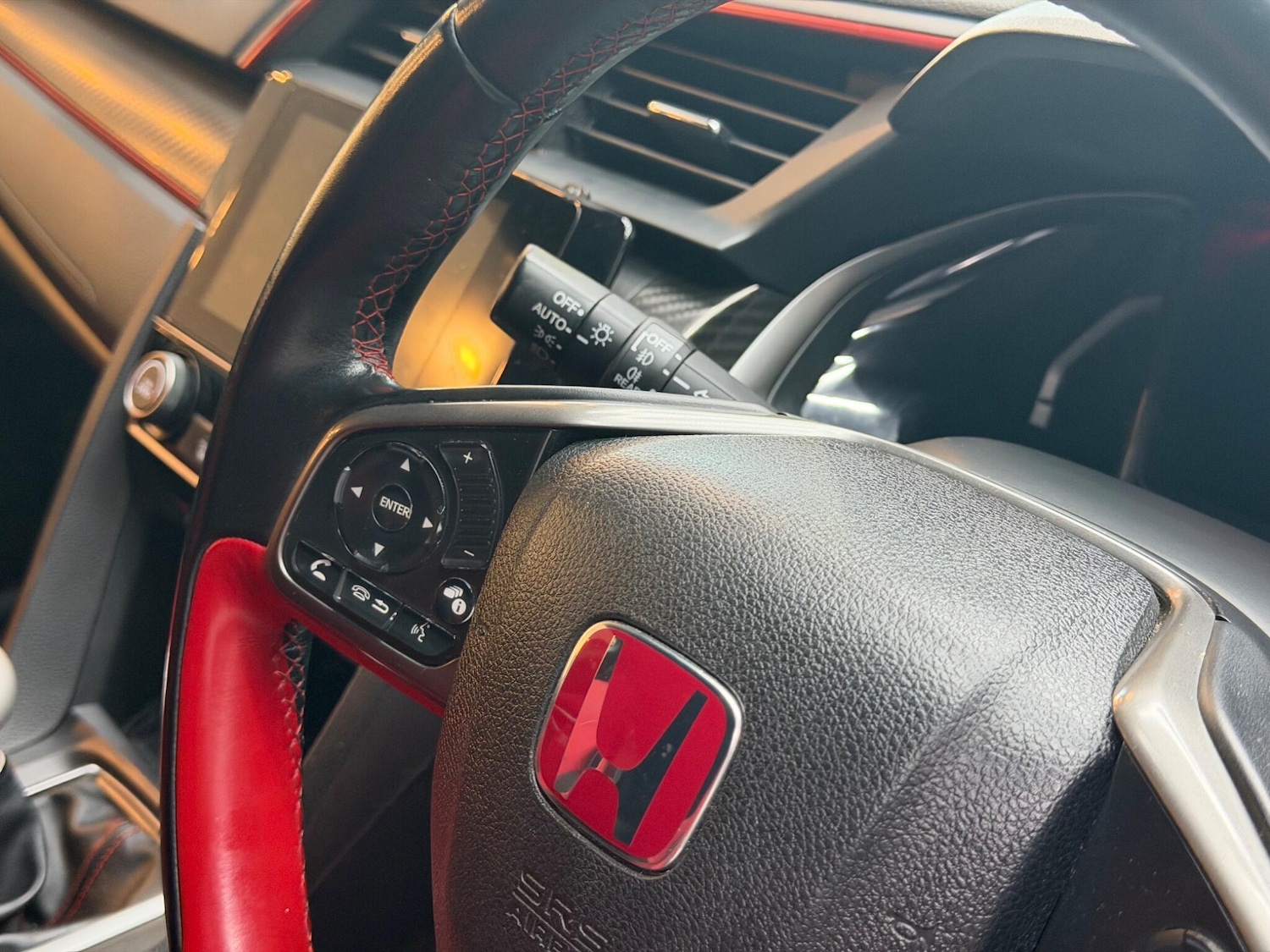 Used Honda Civic 2018 for sale - 77098204: Photo 40