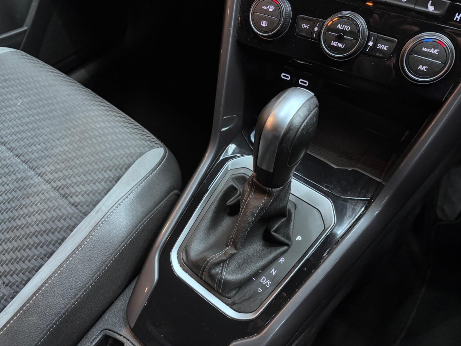 Used Volkswagen T-Roc 2020 for sale - 76522506: Photo 22