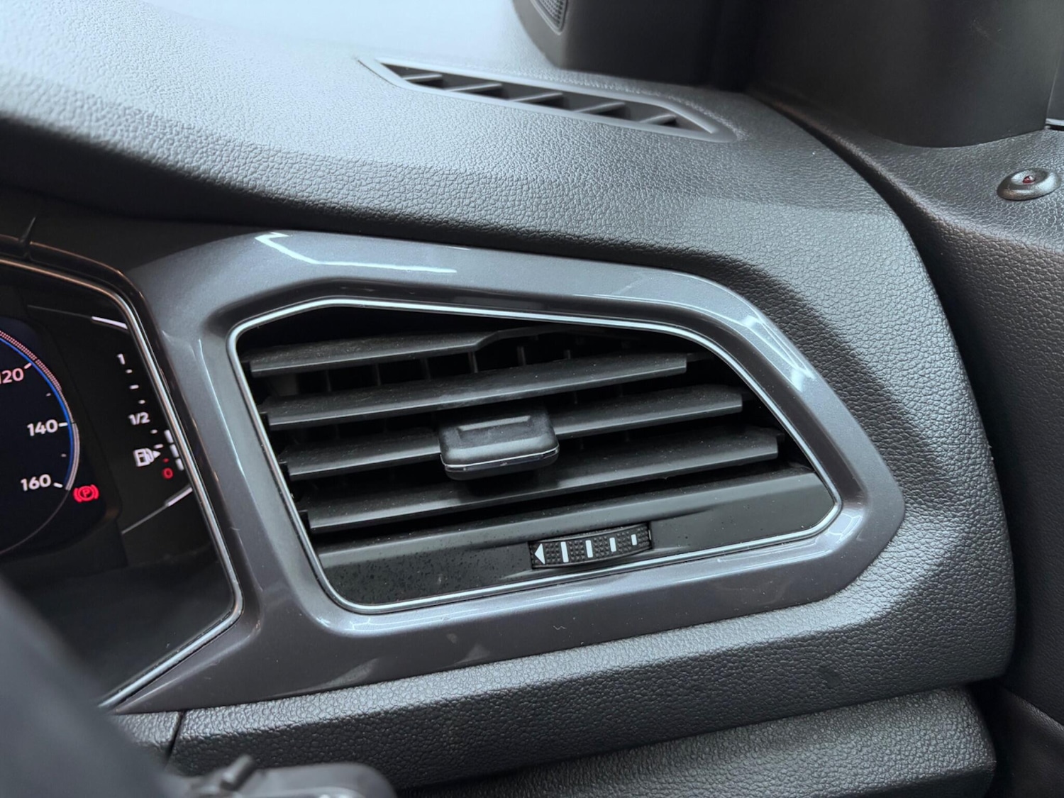 Used Volkswagen T-Roc 2020 for sale - 76522506: Photo 42