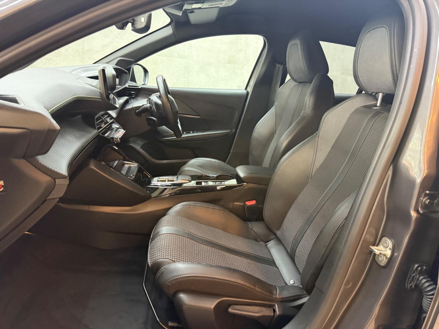 Used Peugeot 208 2023 for sale - 77017166: Photo 40