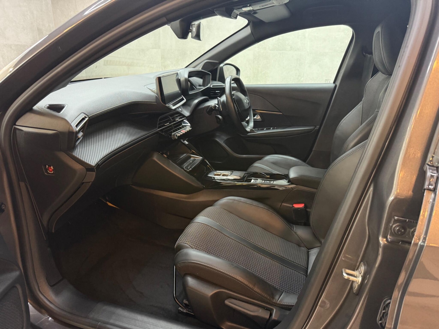 Used Peugeot 208 2023 for sale - 77017166: Photo 41