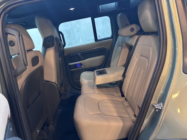 Used Land Rover Defender 110 for sale - 76284293: Photo 18